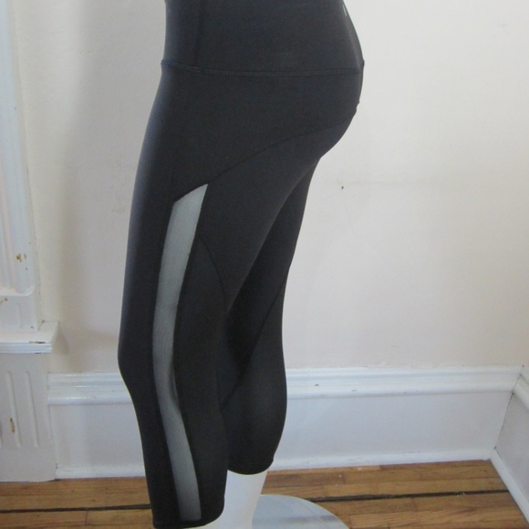 lululemon athletica Pants - Lululemon Athletica Reveal Crop Pants Women's XS
